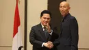Ketua Umum PSSI, Erick Thohir, resmi mengumumkan Satoru Mochizuki, sebagai pelatih baru Timnas Putri Indonesia di Menara Danareksa, Jakarta, Selasa (20/2/2024). (Bola.com/M Iqbal Ichsan)