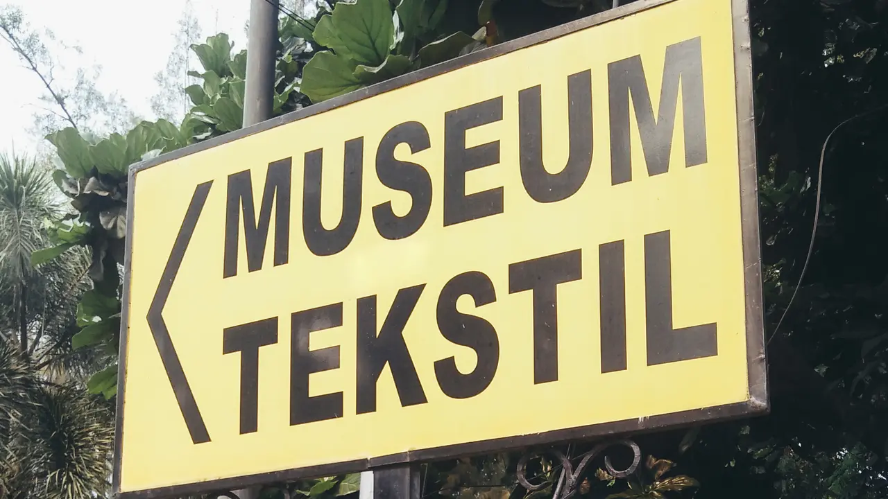 [Fimela] Yuk, cari tahu lebih banyak soal Batik ke Museum Tekstil!