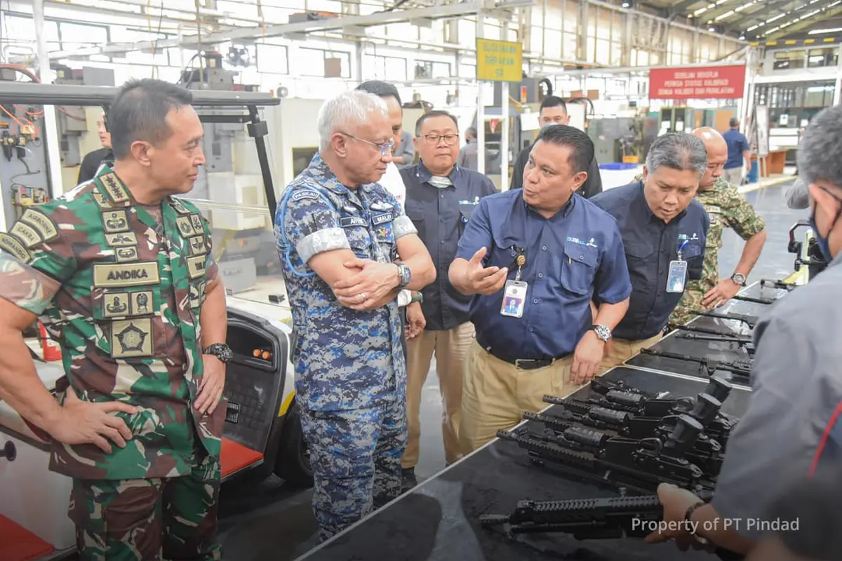 Panglima Angkatan Tentera Malaysia (ATM) Jenderal Tan Sri Dato' Sri Haji Affendi Bin Buang mengunjungi PT Pindad. Foto: Pindad