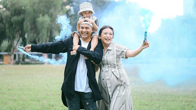 Ada Gambar Bayi Mengintip di Perut Chelsea Olivia Jelang ...