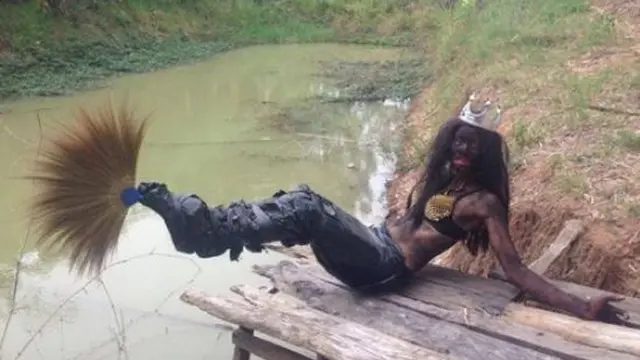 6 Parodi Jadi Putri Duyung Ini Nyeleneh Pol, Bikin Senyum Lebar
