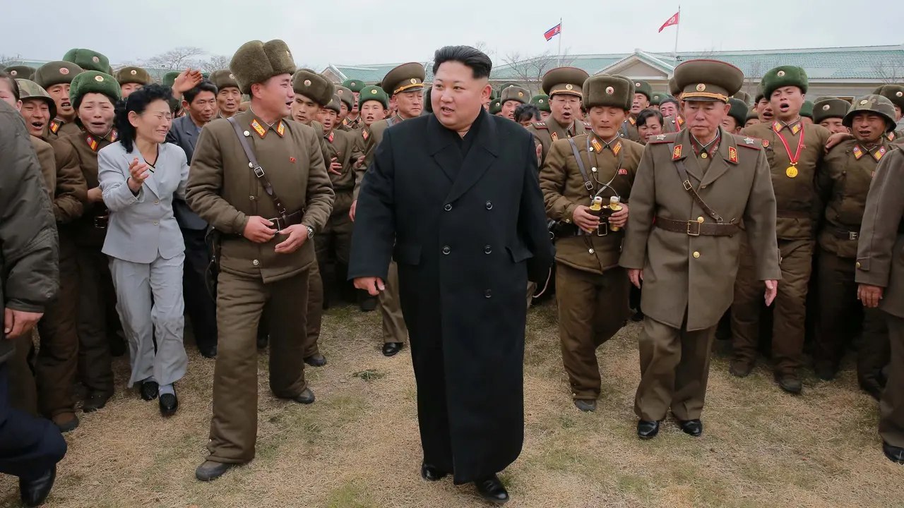 20161111-Kim-Jong-un-Cek-Kekuatan-Pertahanan-Korut-Reuters