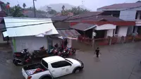 Sebagian kawasan dari 11 kecamatan yang ada di Kota Padang terendam banjir dengan ketinggian bervariasi. (Liputan6.com/Erinaldi)