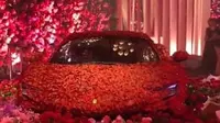 Mobil Ferrari dalam Pernikahan crazy rich Surabaya (