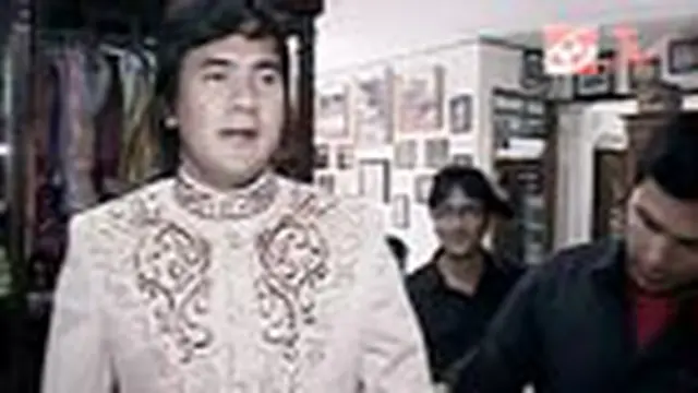 Syaipul Jamil-Virginia Fitting Baju Pengantin
