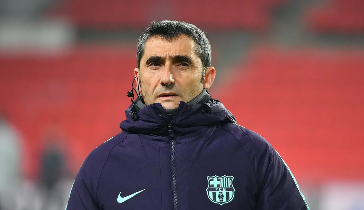 Pelatih Barcelona, Ernesto Valverde mengakui akan sedikit kesulitan saat timnya bertemu PSV dalam laga lanjutan Grup B Liga Champions , Rabu (28/11). Karena dalam laga kali ini Luis Suarez diragukan tampil karena cedera. (AFP/Emmanuel Dunand)