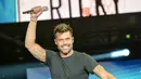 Nampaknya kaum hawa harus kecewa dengan pernyataan dibuat Ricky Martin. Ia mengumumkan ketertarikan terhadap sesama jenis di akun blog pribadinya. Tak hanya itu, ia meminta penggemar untuk tidak menghujat,tetap mencintai karya-karyanya. (AFP/Bintang.com)