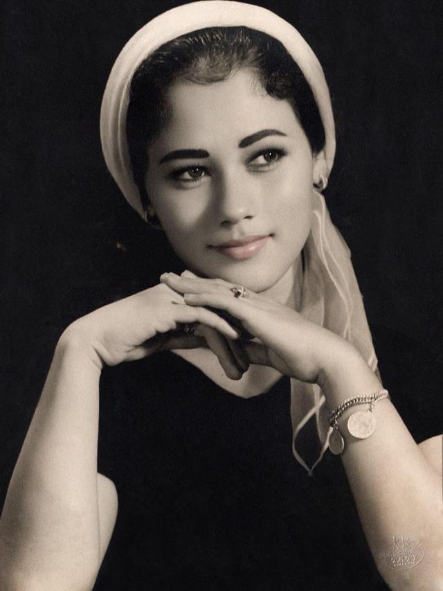 Sedari Muda Telah Memesona, 6 Potret Lawas Suzanna yang Pancarkan Kecantikannya