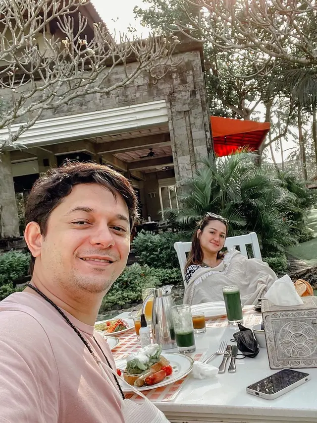7 Kebersamaan Andrew Andika dan Tengku Dewi Putri Liburan Bersama Buah Hati