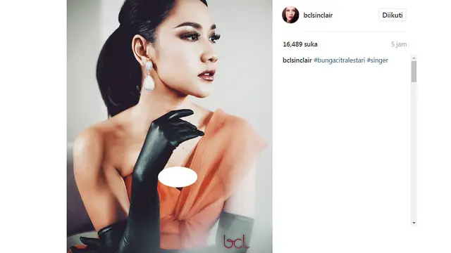 Pamer Belahan Dada, 5 Artis Ini Bikin Jantung Berdebar