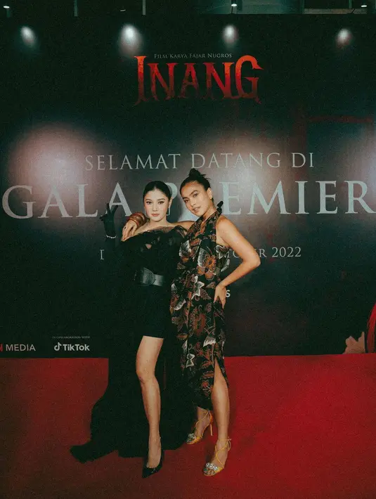 Sepatu hitam runcing serta riasan natural glam menyempurnakan penampilannya (Foto: @naymirdad)