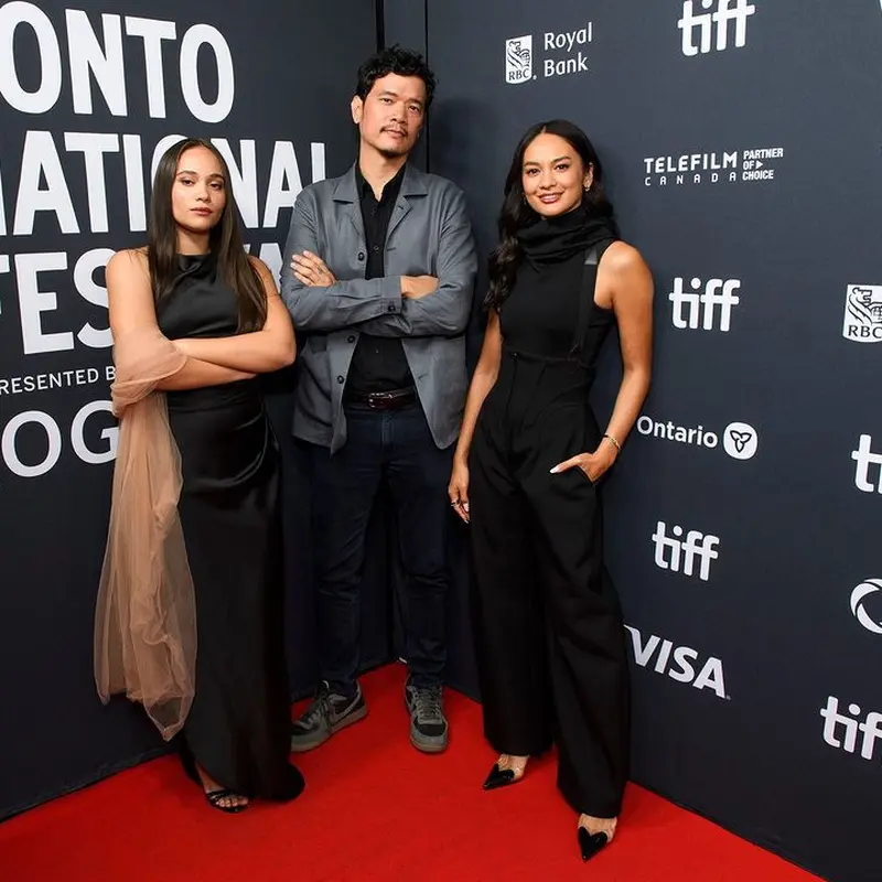 6 Gaya Elegan Serba Hitam Aurora Ribero dan Hana Malasan di Red Carpet TIFF 2024