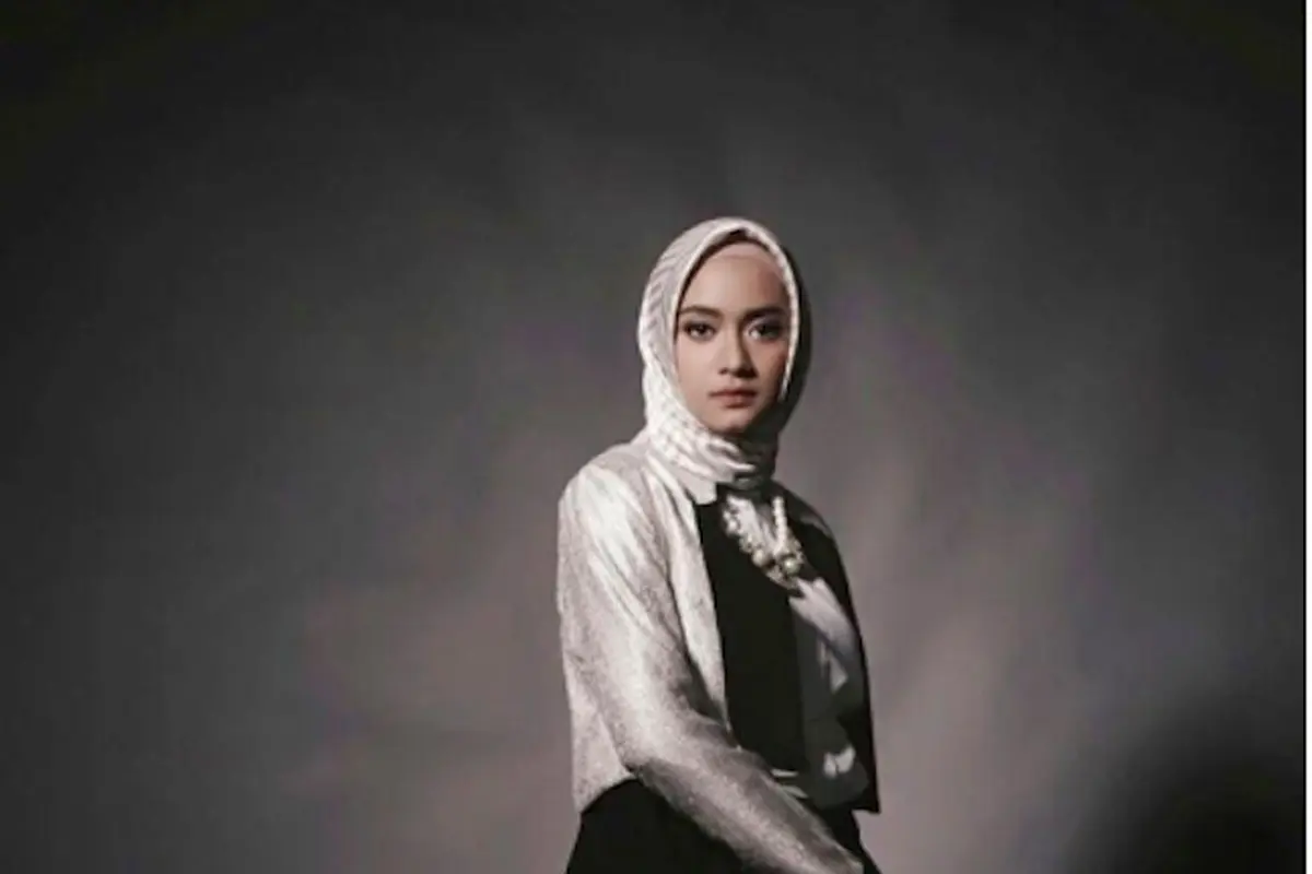 [Bintang] Gaya hijab ala Ayudia Bing Slamet