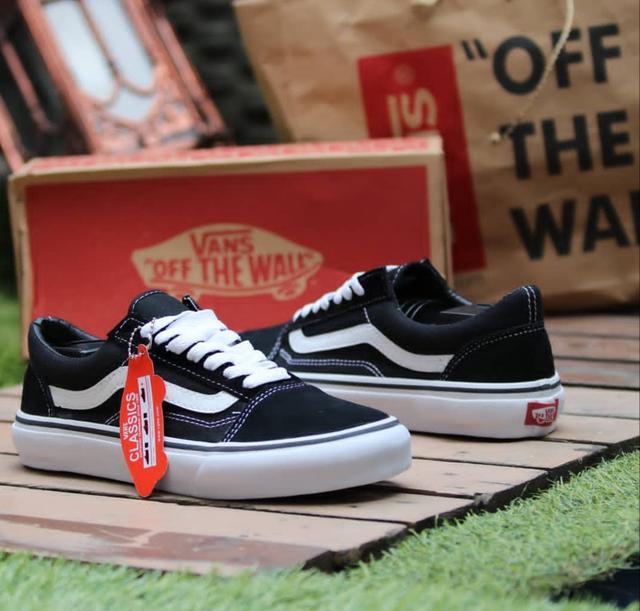 Daftar Harga Sepatu Vans Bulan November 2021 Terbaru