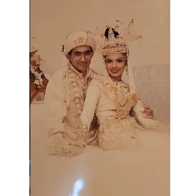 6 Potret Lawas Pernikahan Najwa Shihab dan Suami, 25 Tahun Bersama