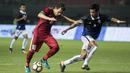 Gelandang Timnas Indonesia U-19, Egy Maulana Vikri, berusaha melewati pemain Kamboja U-19 pada laga persahabatan di Stadion Patriot, Bekasi, Rabu (4/10/2017). Indonesia menang 2-0 atas Kamboja. (Bola.com/Vitalis Yogi Trisna)