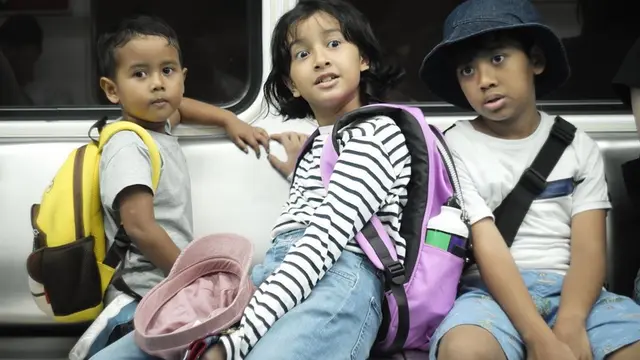 Rilis Lagu di Hari Anak Nasional, Ini 6 Potret Kompak Tiga Buah Hati Dwi Sasono dan Widi Mulia
