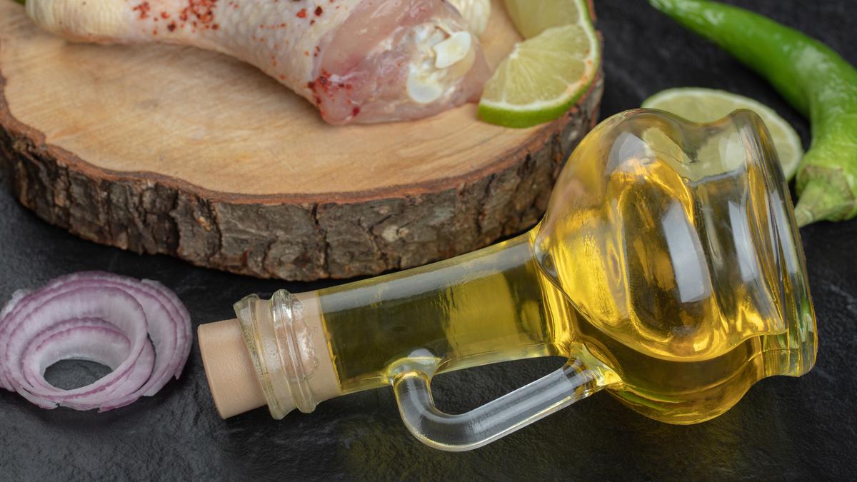 Cara Mengolah Kulit Ayam Jadi Minyak Gurih untuk Berbagai Masakan