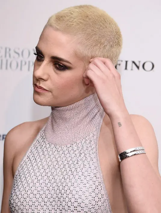 Kristen Stewart dan Stella Maxwell telah menjalin hubungan sejak akhir 2016 silam. Lantaran kesibukan karier di antara keduanya, disiarkan sebelumnya bahwa mereka selalu menyempatkan waktu untuk selalu berjumpa. (AFP/Bintang.com)