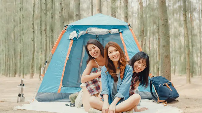 Traveling Bareng Besties? Cobain 4 Aktivitas Seru Ini plus Mie Sedaap Cup yang Pas Jadi Teman Trip