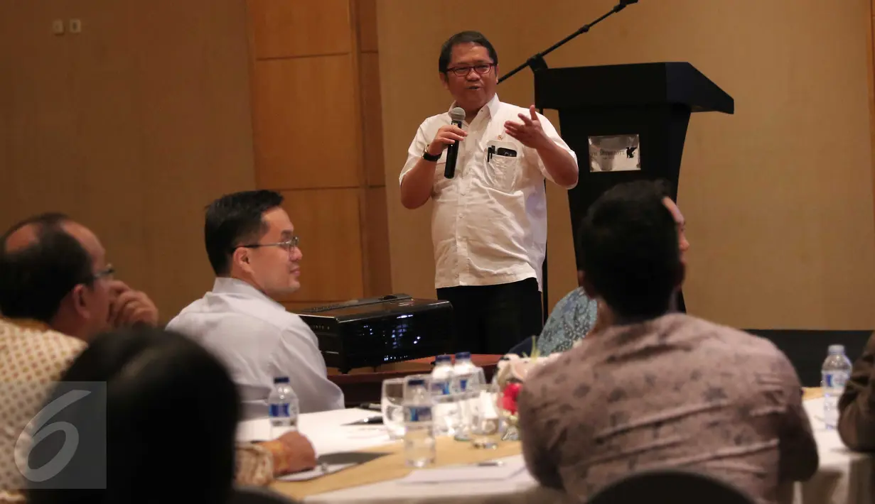 Menkominfo Rudiantra saat berpidato, Jakarta, Selasa (23/2). pertemuan tersebut merupakan Forum Diskusi Indonesia-Malaysia yang membahas Buidling The Digital ASEAN Economic Community. (Liputan6.com/Angga Yuniar)