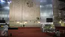 Jamaah beribadah jelang salat tarawih di Masjid Istiqlal, Jakarta, Rabu (17/6/2015). Warga Muslim di Indonesia bersiap menjalankan ibadah puasa di bulan suci Ramadan 1436 H dengan ditandai pelaksanaan salat sunat tarawih. (Liputan6.com/Faizal Fanani) 