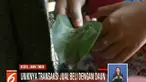 Hanya dengan beberapa helai daun, anda bisa menikmati berbagai kuliner tradisional. Jenang gerandol misalnya, harganya satu godong.