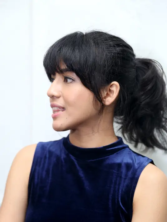 Perempuan berdarah Medan itu mendedikasikan pencapaiannya pada Unalova sebutan fans DJ Una. Dorongan dan motivasi itu membuat ia terus bersemangat menekuni karier.  (Andy Masela/Bintang.com)