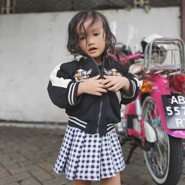 7 Potret Terbaru Salma Jihane, Putri Atiqah dan Rio Dewanto yang Menggemaskan