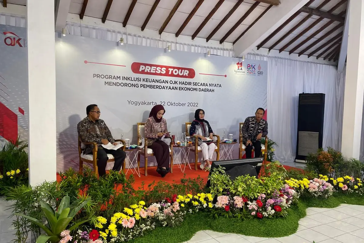 Anggota Dewan Komisioner OJK bidang Edukasi dan Perlindungan Konsumen Friderica Widyasari Dewi