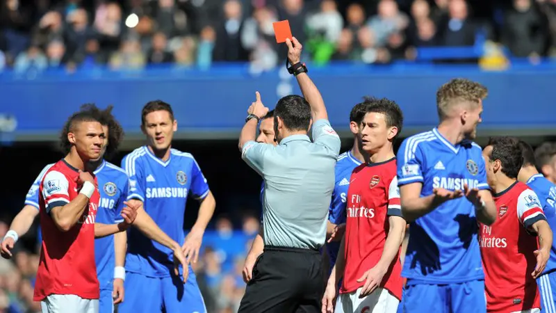 Wasit Andre Marriner Saat Mengusir Gibbs