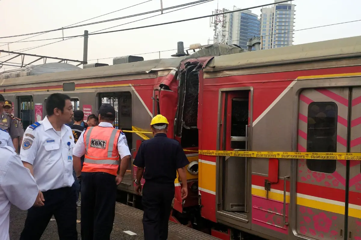 Tabrakan KRL