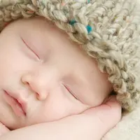 Mungkin kamu tak menyangka, namun bayi dalam video ini mendadak diam saat ayat Alquran dilantunkan lewat ponsel.