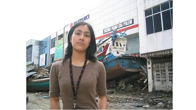 6 Potret Isyana Bagoes Oka Kenang Tsunami Aceh saat Jadi Wartawan 20 Tahun Lalu
