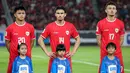 Dengan berbagai alasan dan pertimbangan, 5 timnas sepak bola berikut ternyata lebih memilih mengenakan jersey produksi apparel dalam negeri ketimbang jenama luar negeri yang telah terkenal. Ada yang telah mengenakannya sejak lama, namun ada pula yang dalam hitungan bulan. Timnas mana saja sih? Ini dia daftar kelimanya. (Bola.com/Bagaskara Lazuardi)