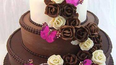 Inspirasi Kue Ulang Tahun Berlapis Cokelat Lembut Yang