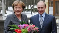 Presiden Rusia Vladimir Putin dan Kanselir Jerman Angela Merkel (AP)
