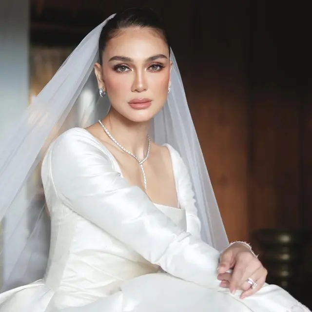 Luna Maya saat Resepsi