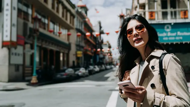 wanita april bekerja keras