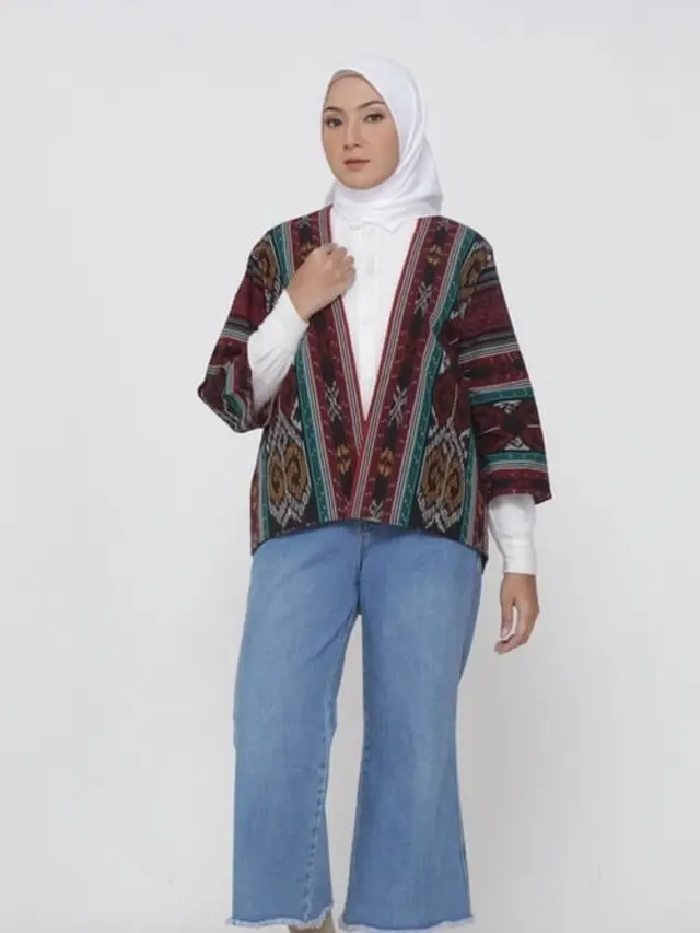 7 Model Cardigan dengan Outer Batik yang Elegan dan Stylish