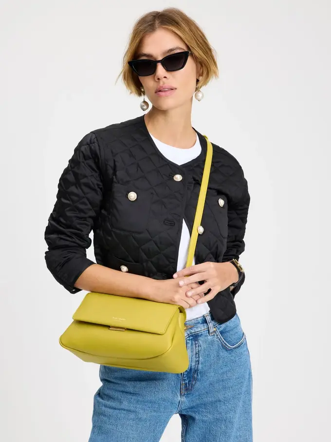 Ilustrasi memakai Grace Shoulder Bag-1/Kate Spade New York