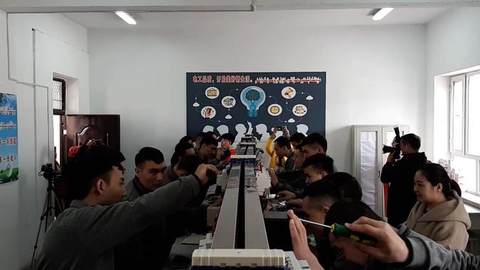 Suasana di pusat pelatihan vokasional Shule, di Shule County, Prefektur Kashgar, Xinjiang (Rizki Akbar Hasan / )