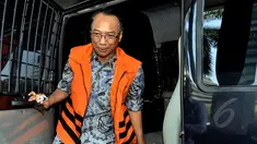 Mantan Menteri Energi Sumber Daya Mineral (ESDM) Jero Wacik saat tiba di Gedung KPK, Jakarta, Selasa (12/5/2015). Jero diperiksa untuk kasus pemerasan saat ia menjabat sebagai Menteri ESDM. (Liputan6.com/Helmi Afandi) 