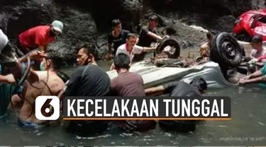 Kecelakaan tunggal terjadi di Minahasa Selatan, Sulawesi Utara. Ketika keluar dari mobil, korban menemukan mobil lain yang diduga juga jatuh ke jurang.
