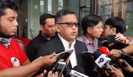 Sekjen PDIP Hasto Kristiyanto usai diperiksa KPK sebagai saksi kasus suap PAW anggota DPR yang menyeret kader PDIP Harun Masiku, Rabu (26/2/2020). (Liputan6.com/Fachrur Rozie)