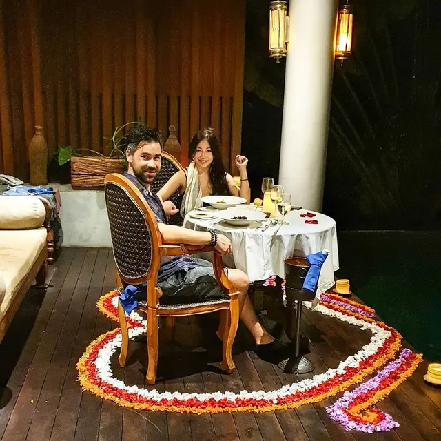 Setahun Jalani Pernikahan, Ini 7 Potret Terbaru Chef Marinka dan Suami