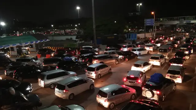 Kendaraan Mulai padat, Puncak Arus Mudik di Tol Merak Diprediksi H-3 Lebaran