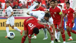 Timnas Indonesia U-23 harus menelan pil pahit kekalahan 0-2 dari Uzbekistan. (KARIM JAAFAR/AFP)