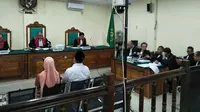 PN Tipikor Bengkulu menggelar sidang kasus suap terkait fee proyek kepada Gubernur Bengkulu Ridwan Mukti dan istrinya Lily Martiani Maddari (Liputan6.com/Yuliardi Hardjo)