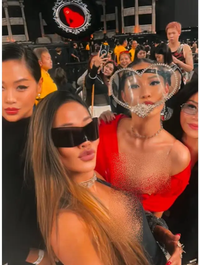 7 Potret Artis Indonesia Nonton Konser Lady Gaga di Singapura, Ada yang Tampil Nyentrik
